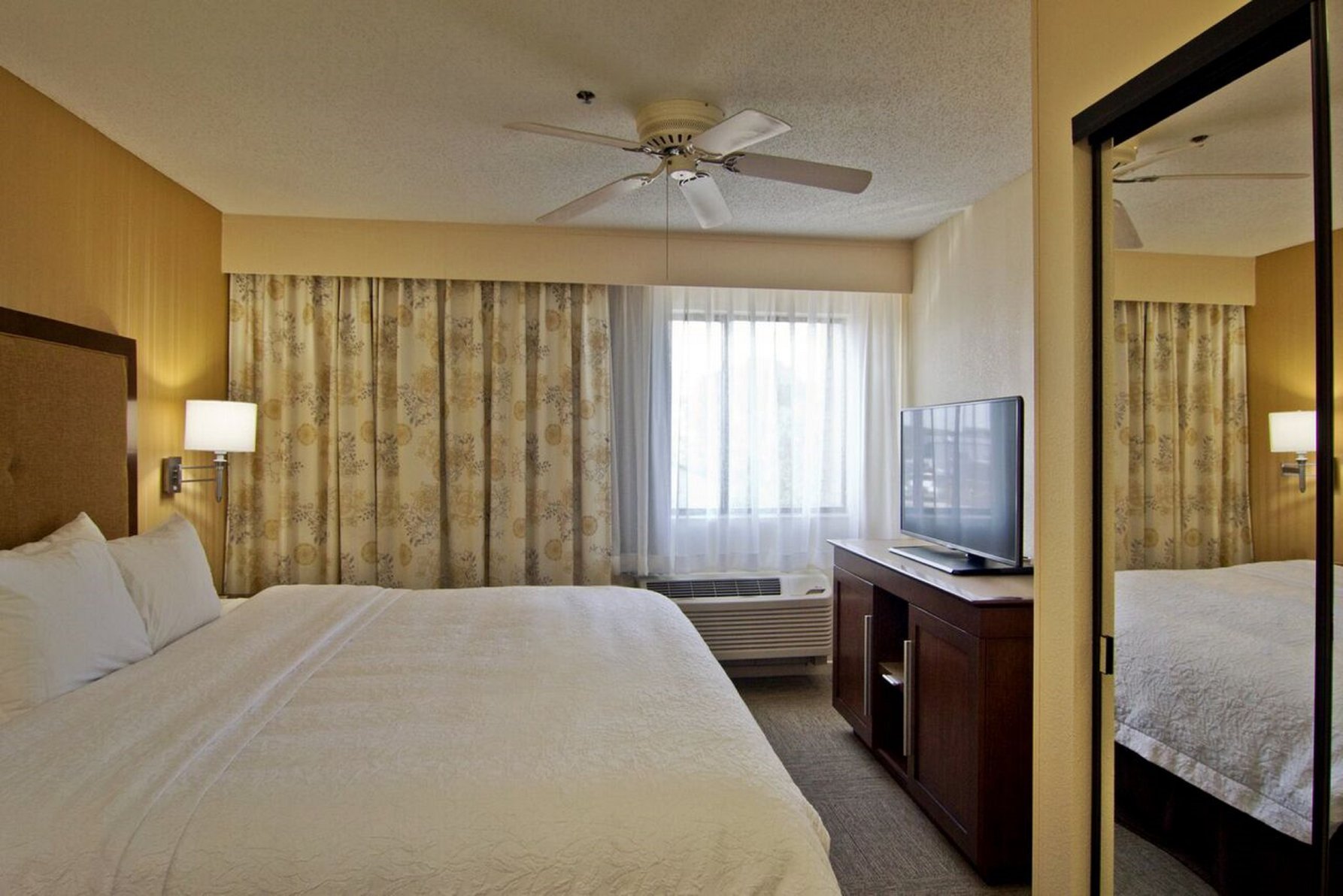 Hampton Inn & Suites by Hilton Chillicothe Room Type - 1K1BDRM STE W SHWR ONLY NS
