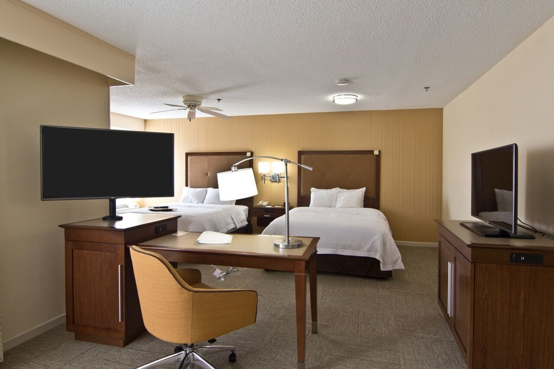 Hampton Inn & Suites by Hilton Chillicothe Room Type - 2Q ACC TUB STE NO KITCH NS