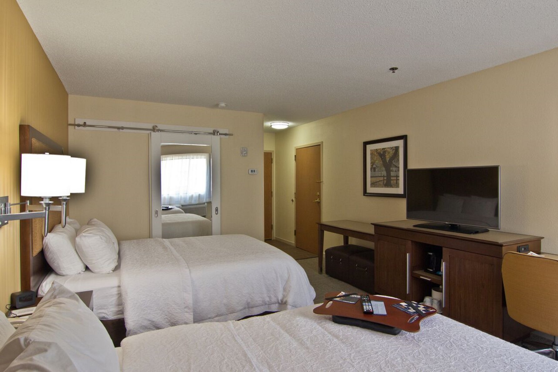 Hampton Inn & Suites by Hilton Chillicothe Room Type - 2Q SHOWER ONLY W FRIDGE NS
