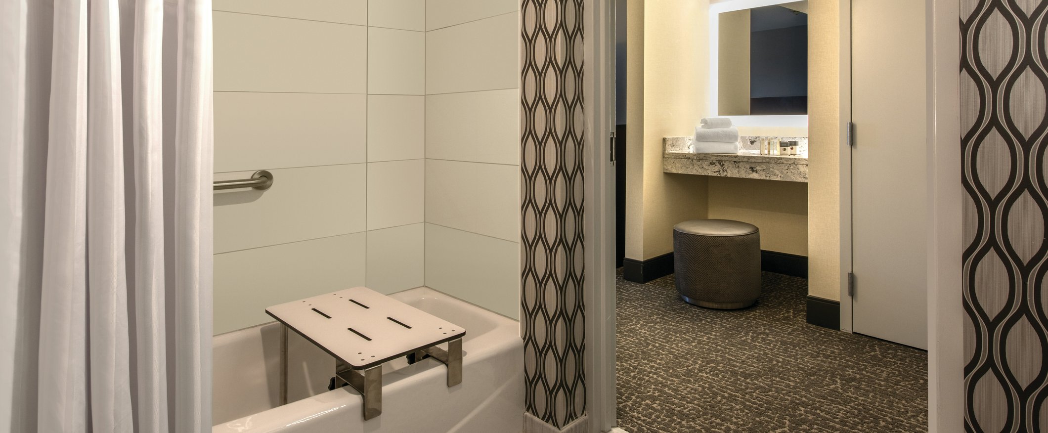 DoubleTree by Hilton Chicago - Schaumburg Room Type - 2 DBL ACC BATHTUB NO SMOK