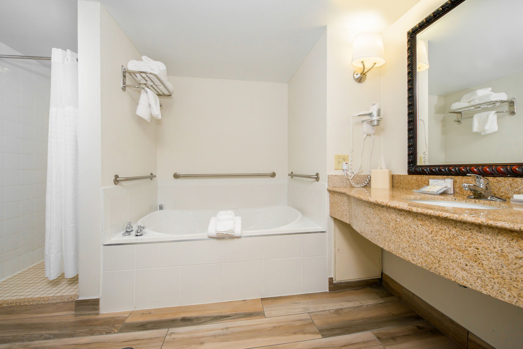 Hilton Garden Inn Charlottesville Room Type - 1KNG STE MOB HR ACC RI SHW
