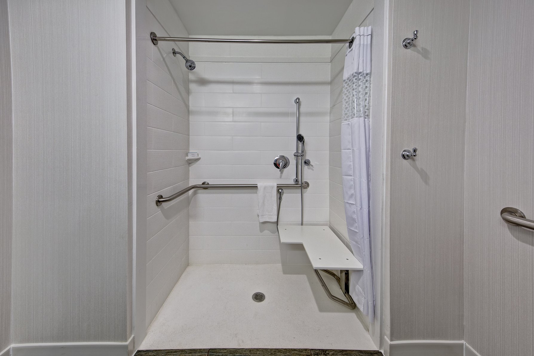 Hampton Inn Summerville SC Room Type - 2QN MOB HEAR ACC RI-SHW NS