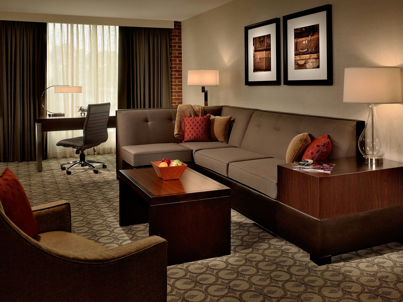 DoubleTree Hotel & Suites Charleston Airport Room Type - 1KNG ACC 1BDRM STE RI SHWR