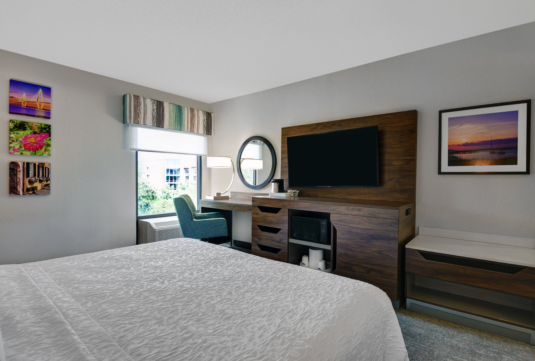 Hampton Inn Patriots Point Room Type - 1 QN MOB HEAR ACC TUB NS
