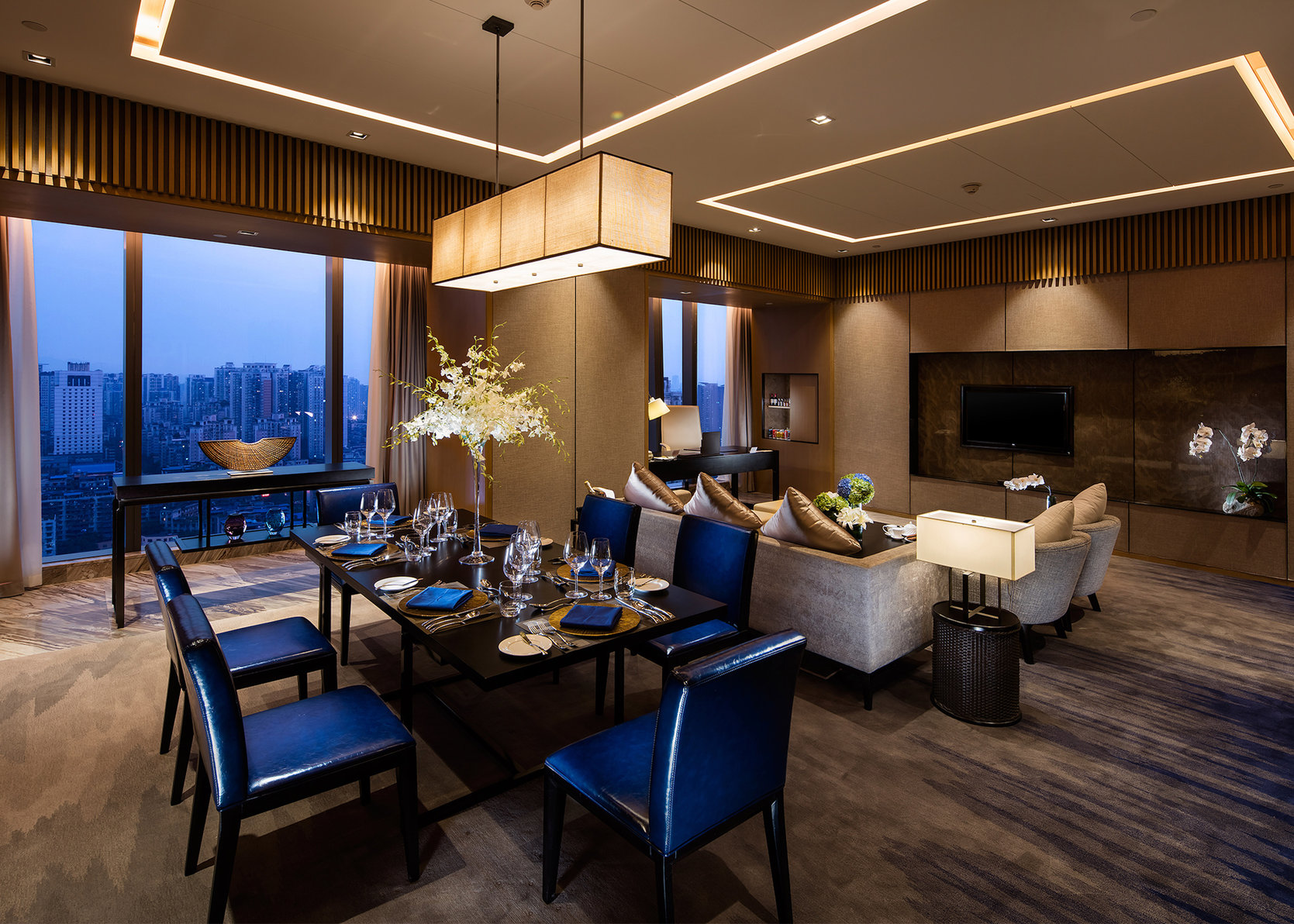 DoubleTree by Hilton Hotel Chongqing Nan'an Room Type - KING AMBASSADOR SUITE
