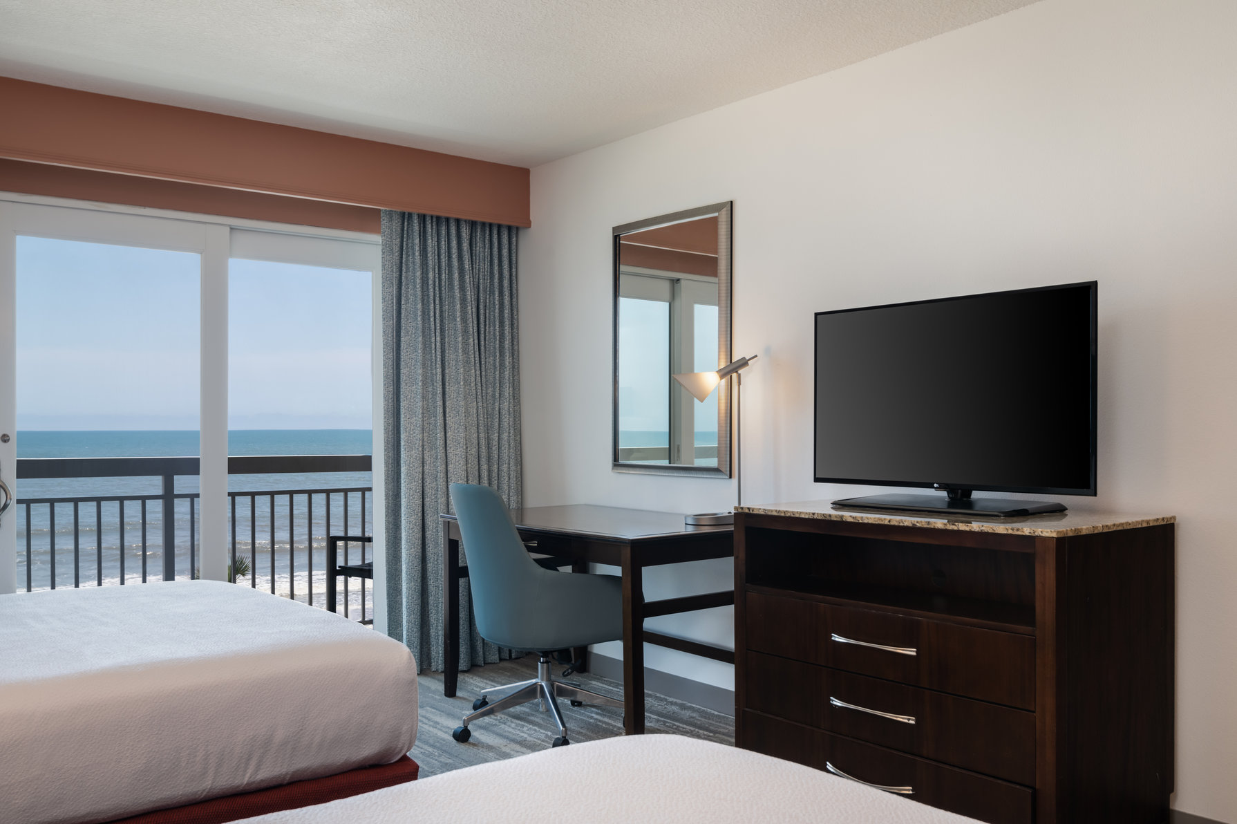 Hilton Garden Inn Daytona Beach Oceanfront Room Type - 2 QN HEARING DELUXE OCEANF