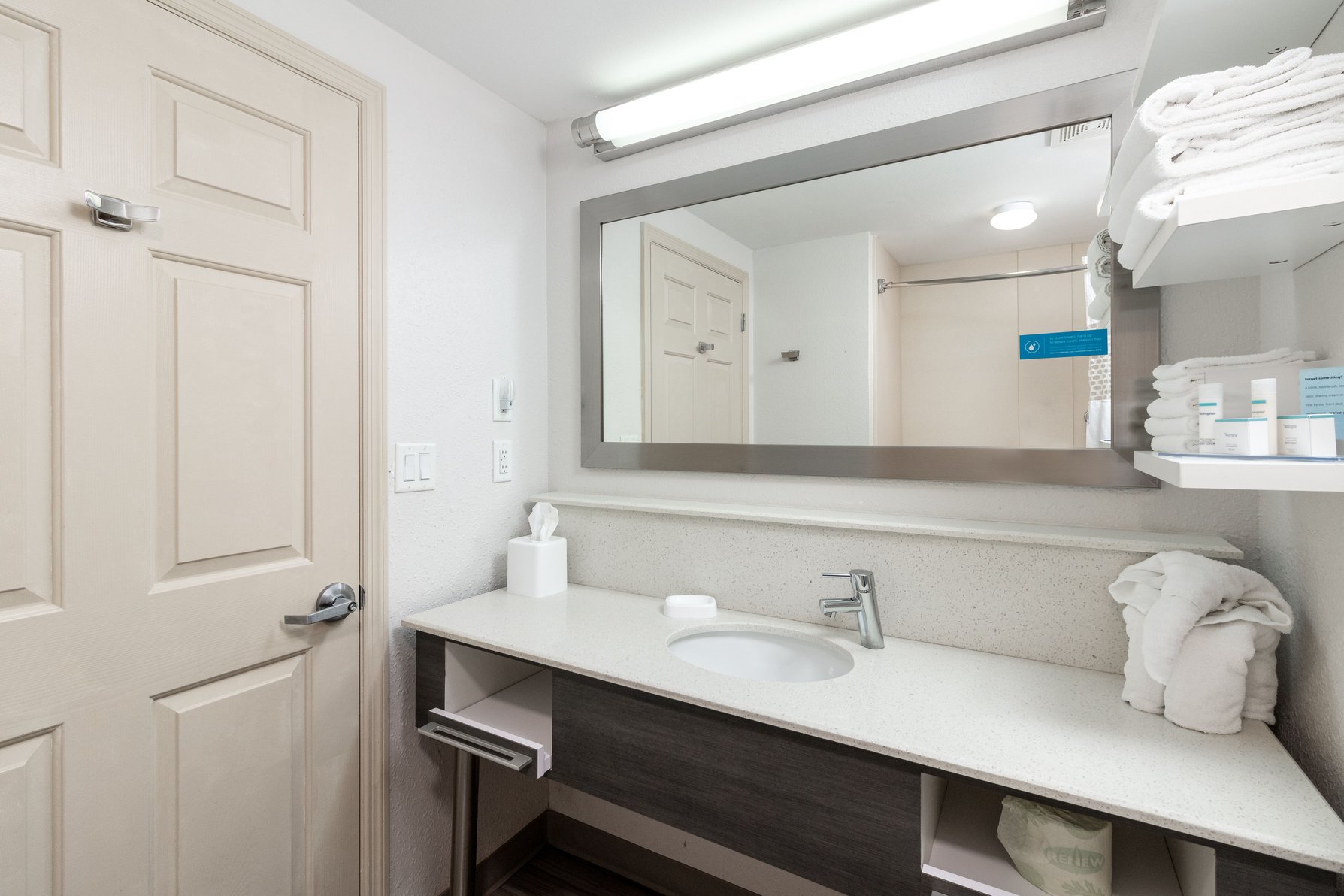 Hampton Inn by Hilton Daytona Shores-Oceanfront Room Type - KING PARTIAL VIEW NONSMOK
