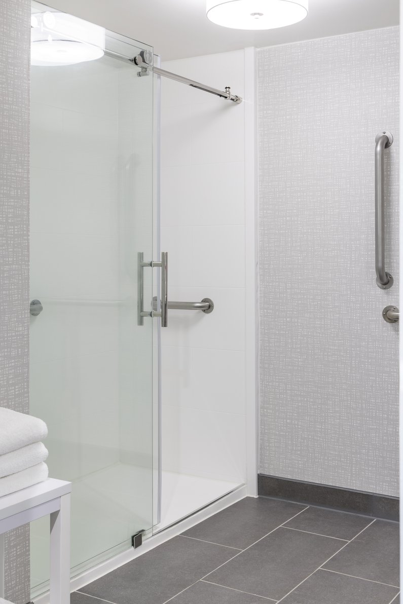 Hampton Inn by Hilton Athens Room Type - 1 KNG ACC STEP IN SHOWER