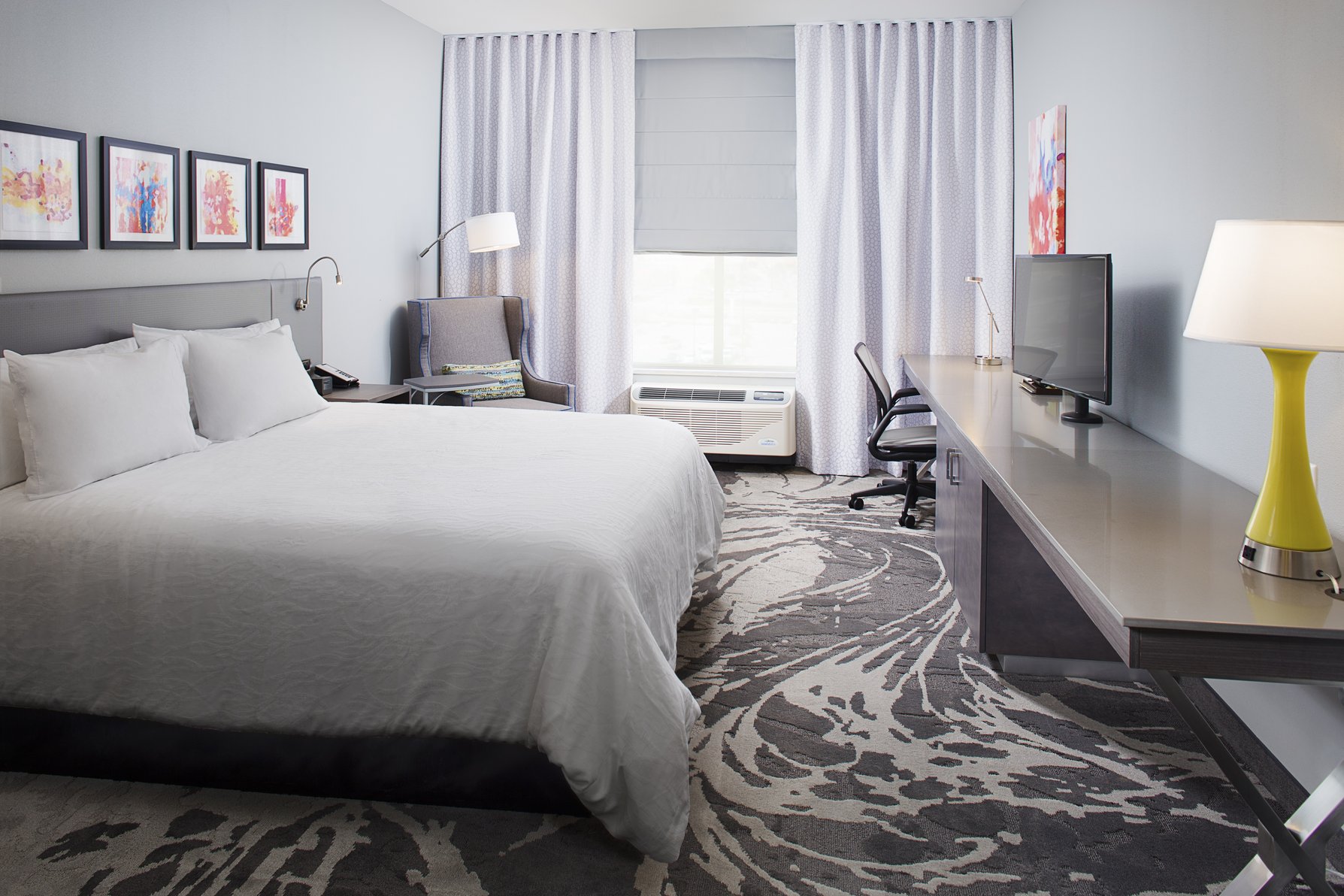 Hilton Garden Inn Dallas/Arlington South Room Type - 1 KING HEARING ACCESSIBLE Hilton Garden Inn Dallas/Arlington South Room Type - 1 KING HEARING ACCESSIBLE