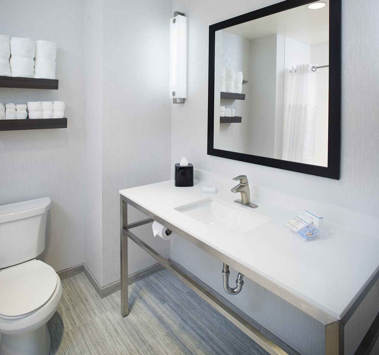 Hilton Garden Inn Dallas/Arlington South Room Type - 1 KING ACC RM W BATHTUB