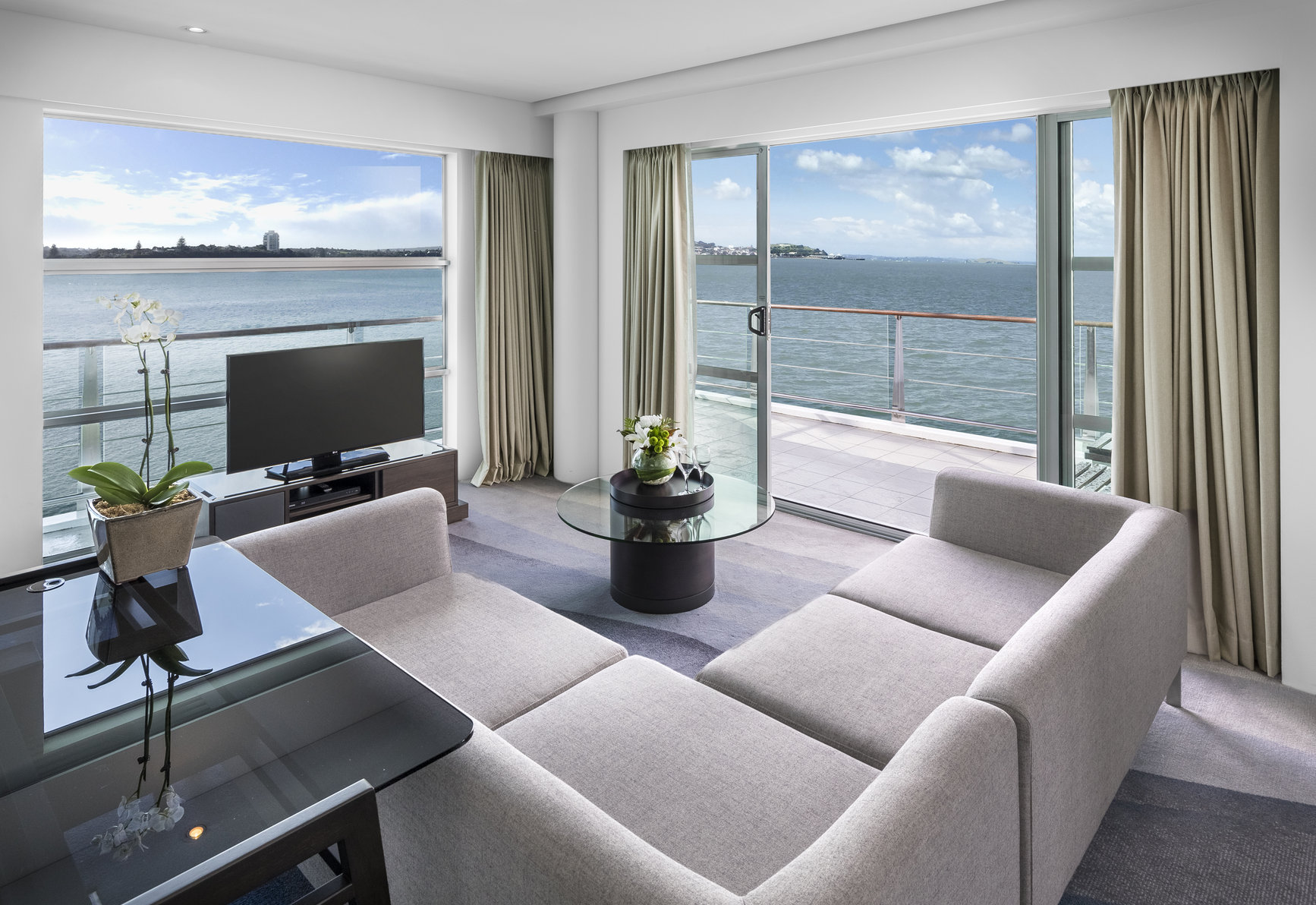 Hilton Auckland Room Type - KING RELAXATION SUITE
