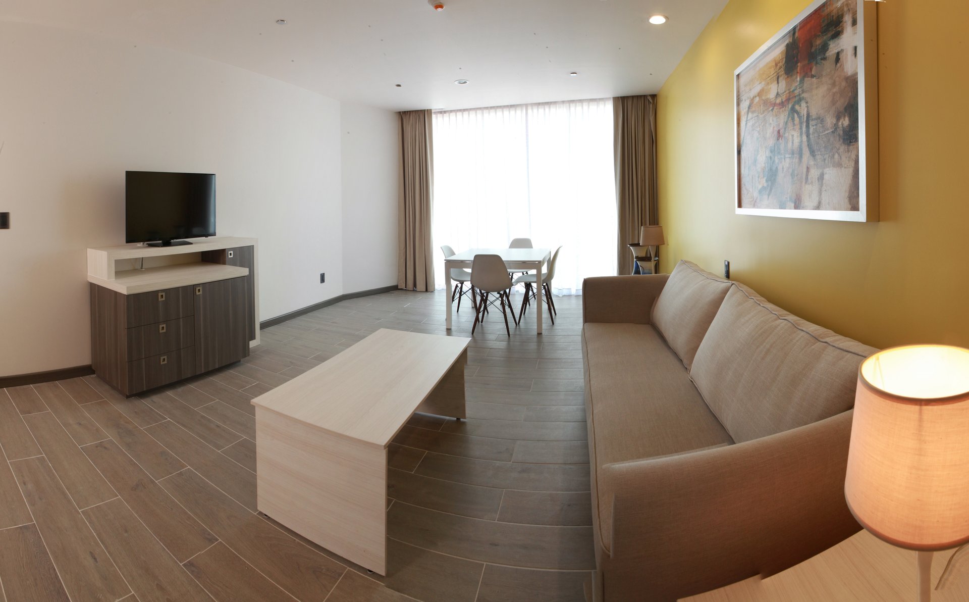 Hampton Inn & Suites by Hilton Aguascalientes Room Type - 1 KING MASTER NONSMOKE