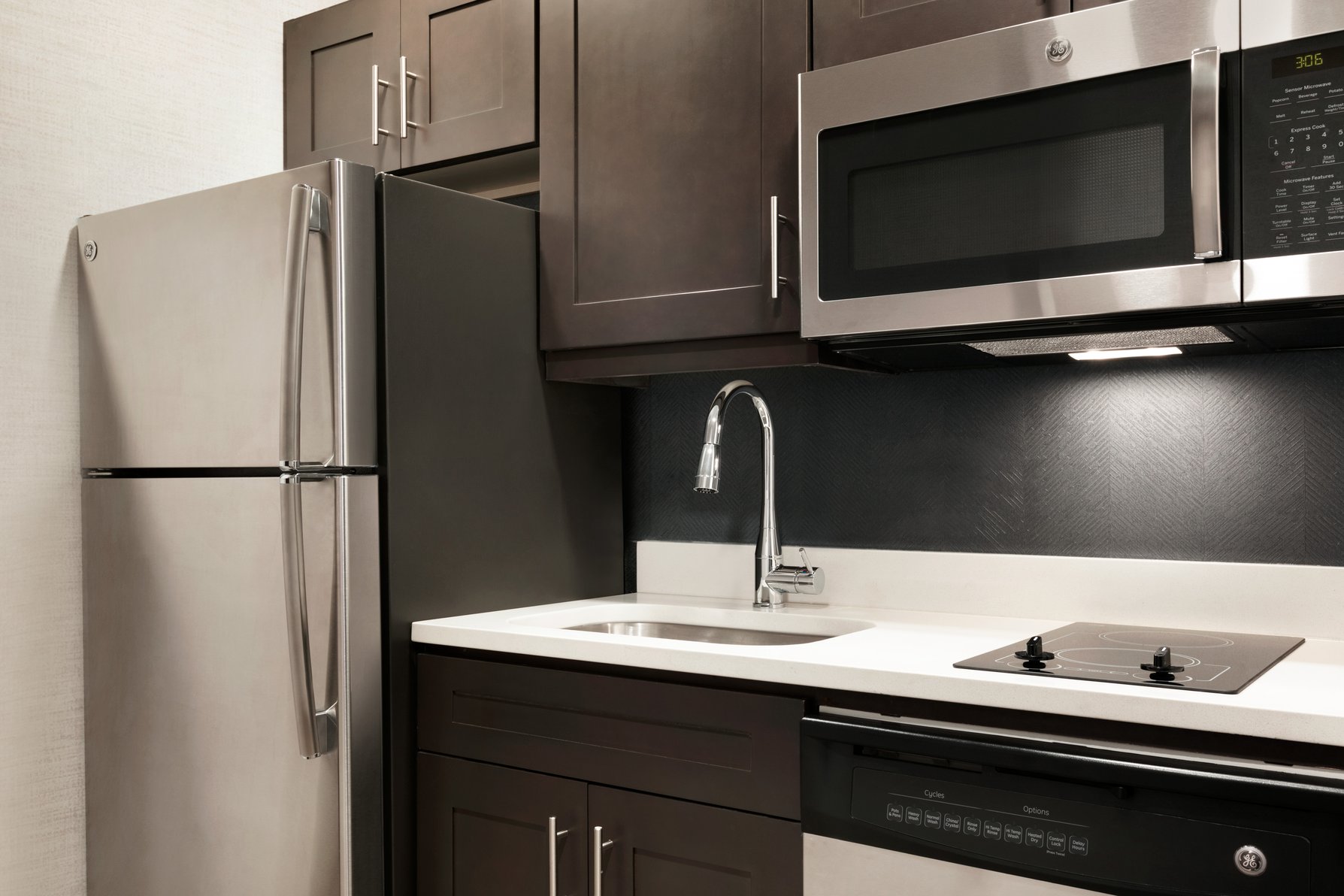 Homewood Suites by Hilton Arlington Rosslyn Key Bridge Room Type - 2QN MOB HR ACC RI SHWR STU