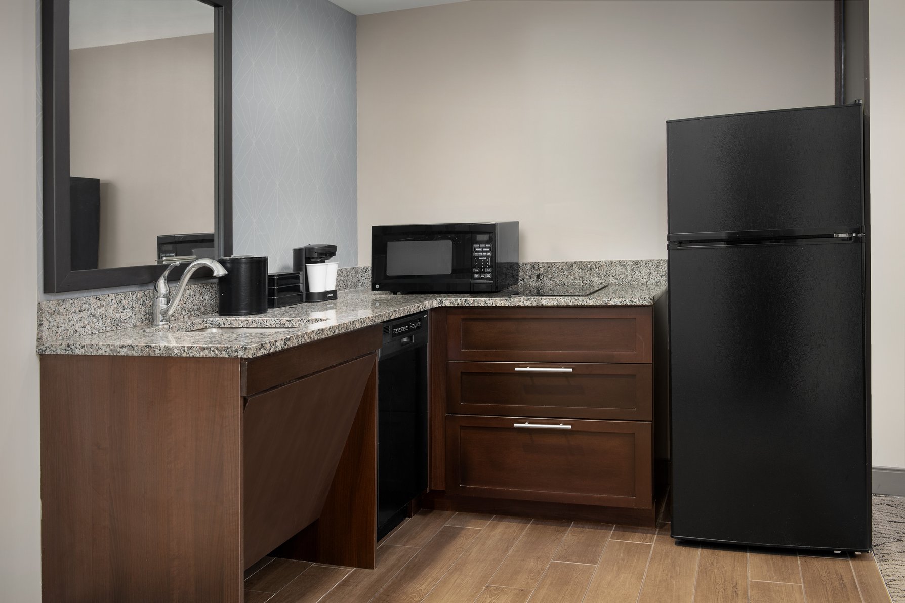 Embassy Suites Springfield Room Type - 2 QUEEN KTCN STE HEAR ACC