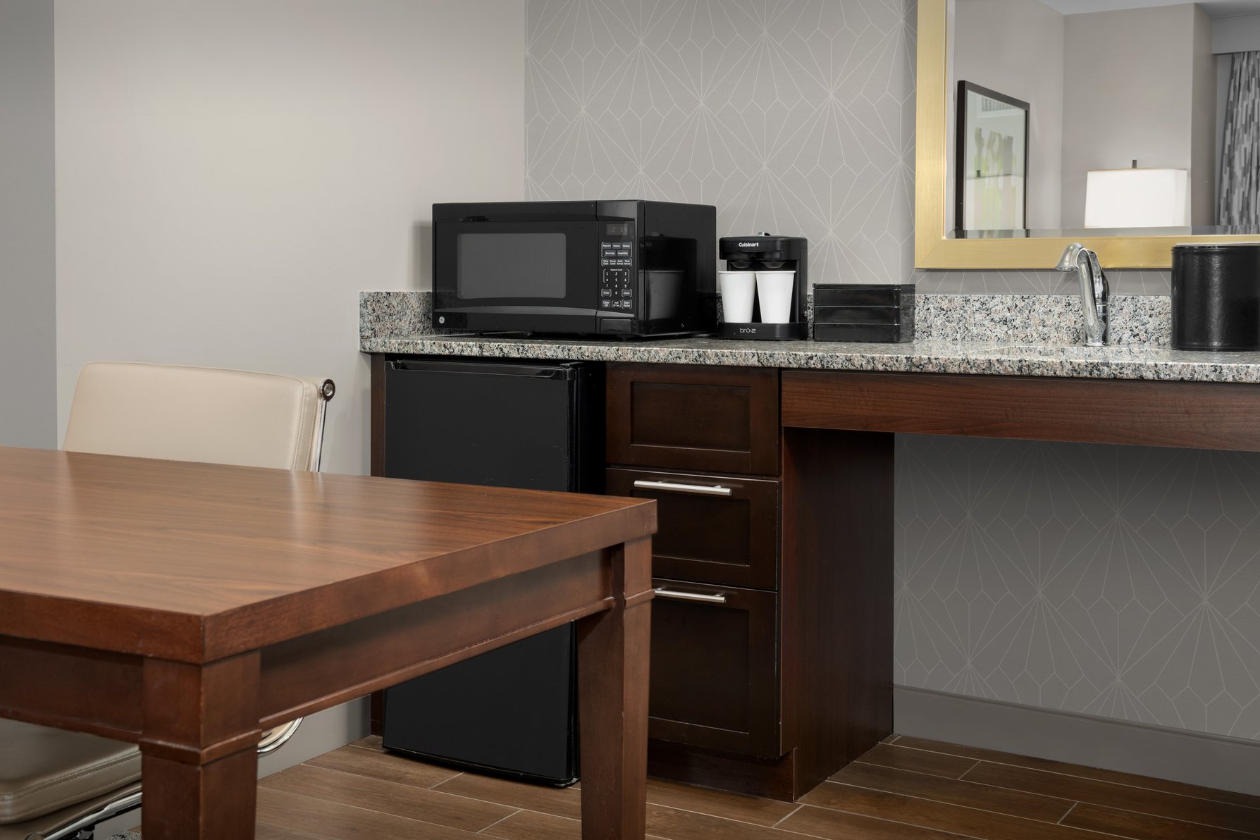 Embassy Suites Springfield Room Type - 1 KING STUDIO STE HEAR ACC