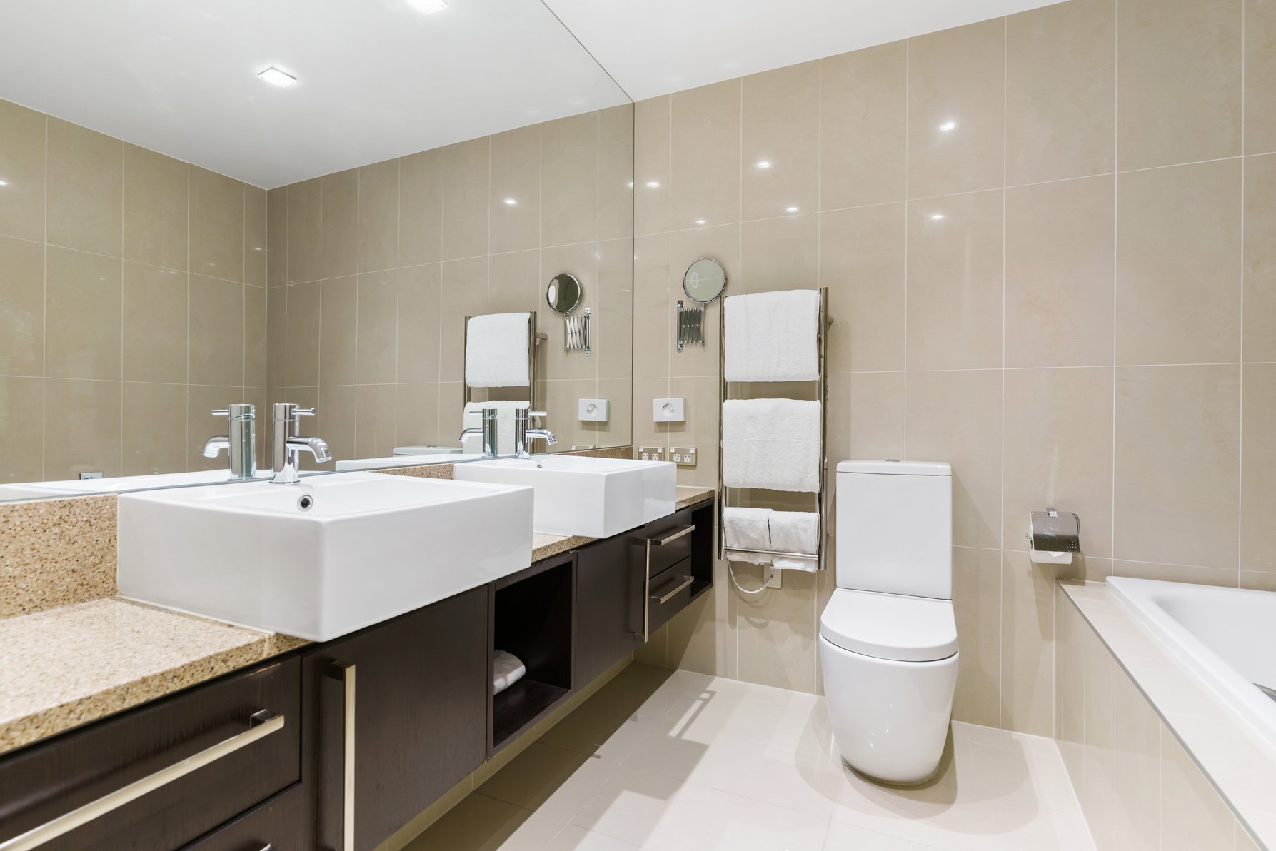 Hilton Lake Taupo Room Type - KING HILTON GUESTROOM
