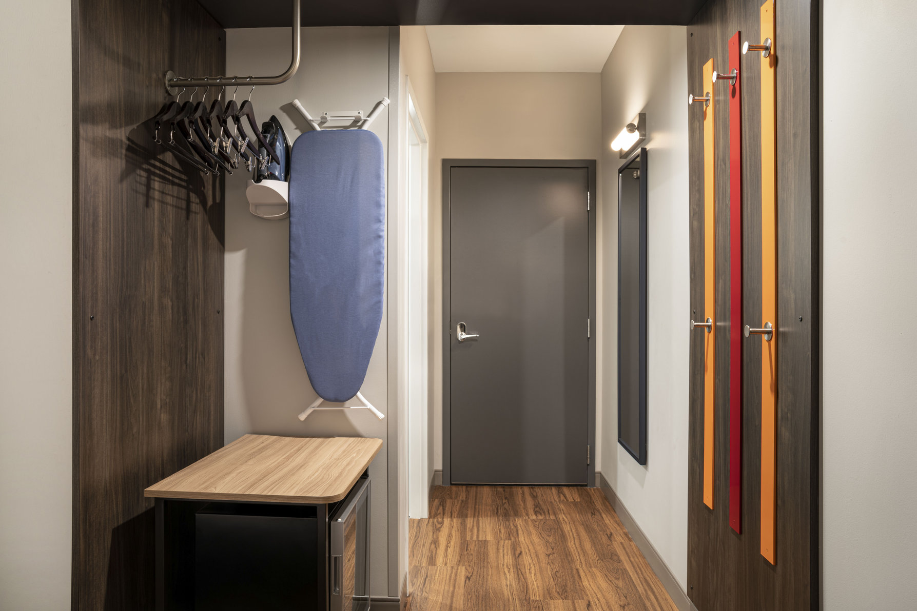Tru By Hilton Denver Downtown Convention Center Room Type - 1KNG MOB HEARING ACC W TUB