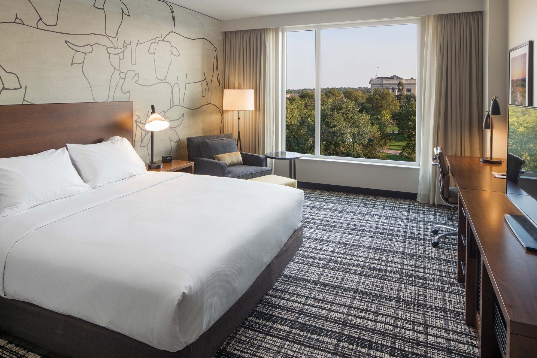 DoubleTree by Hilton Greeley at Lincoln Park Room Type - 1KG 2RM SUITE WITH SOFABED