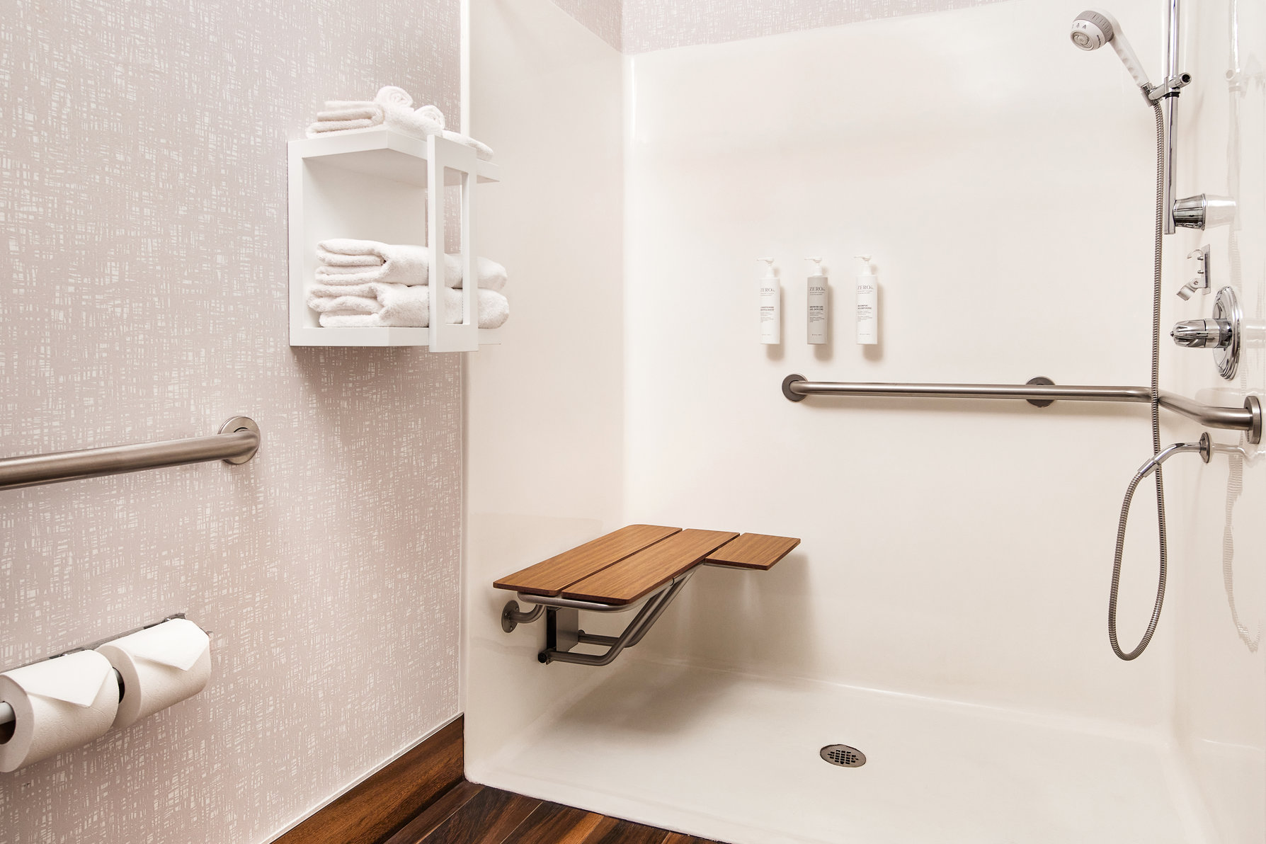 Hampton Inn by Hilton Longmont Room Type - 1 KNG ACC ROLLIN SHWR NS