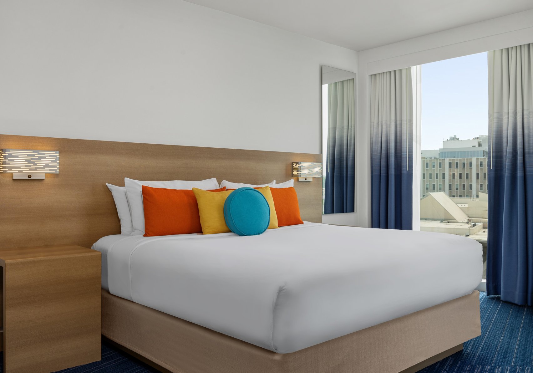 The Art Hotel Denver, Curio Collection by Hilton Room Type - 1KG BED DELUXE MOUNTAIN VW