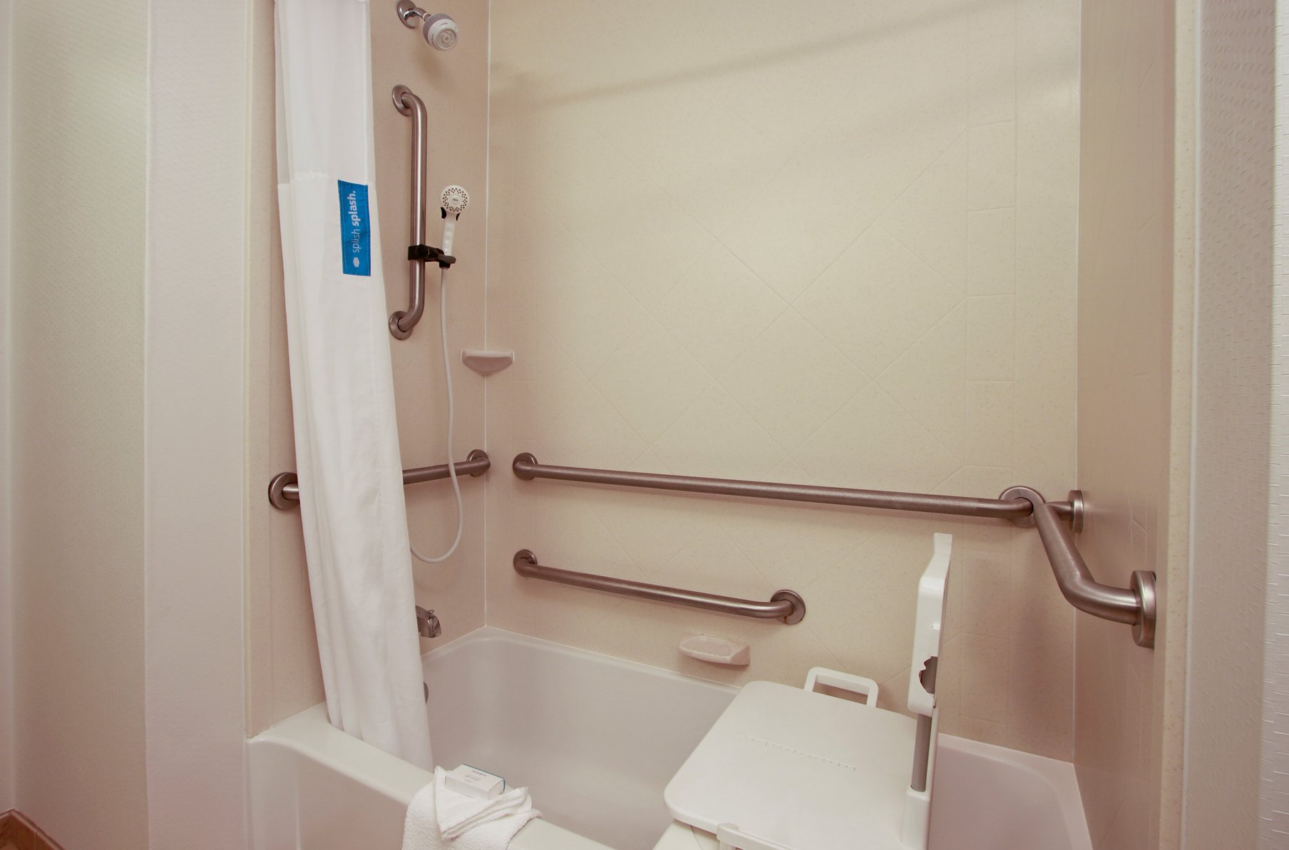 Hampton Inn Winfield Room Type - 2 QNS ACC 3X3 SHOWER NS