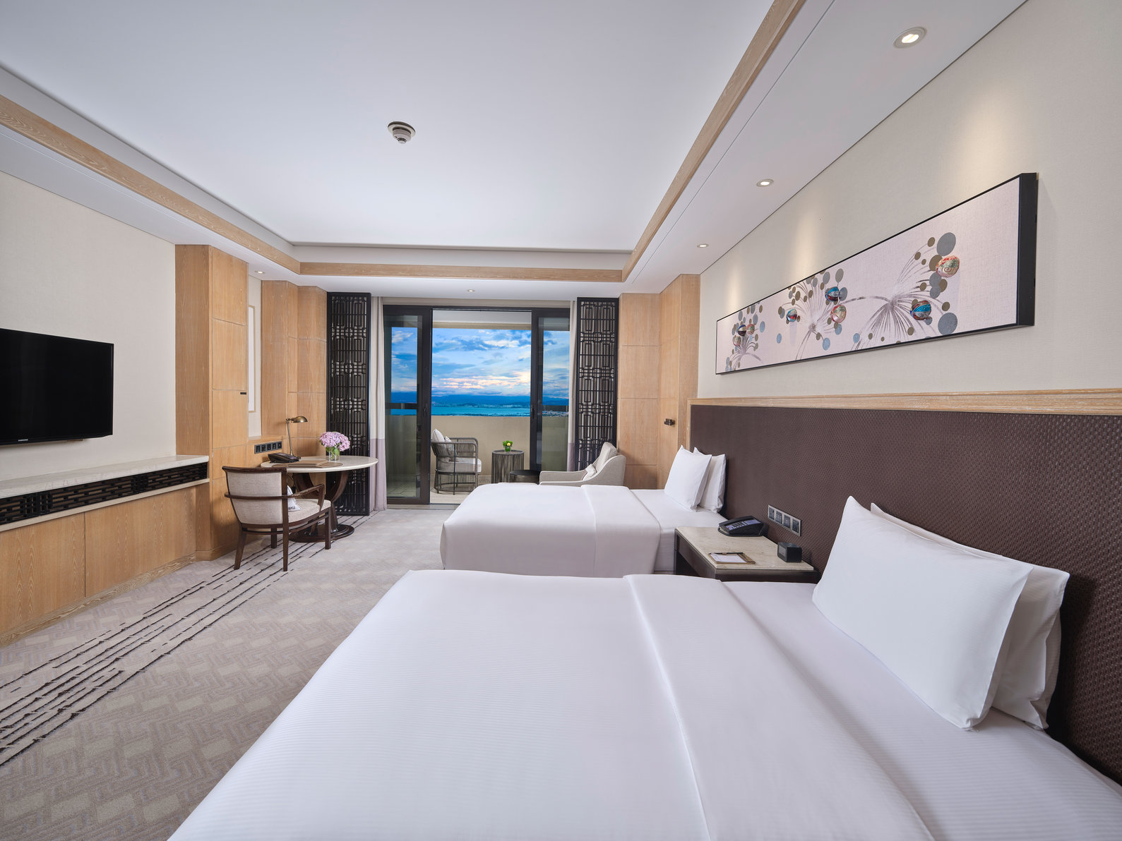 Hilton Dali Resort & Spa Room Type - TWIN EXECUTIVE RM-LAKE VW
