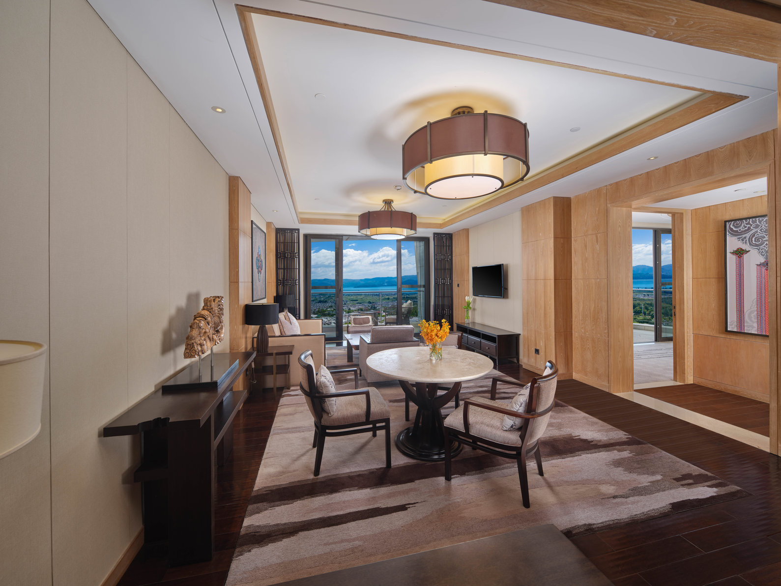 Hilton Dali Resort & Spa Room Type - KING SUITE - LAKE VIEW