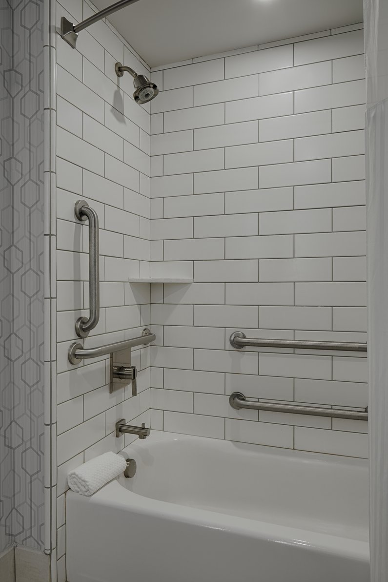 The Kingsley Bloomfield Hills - a DoubleTree by Hilton Room Type - 2 QUEEN MOB ACC TUB