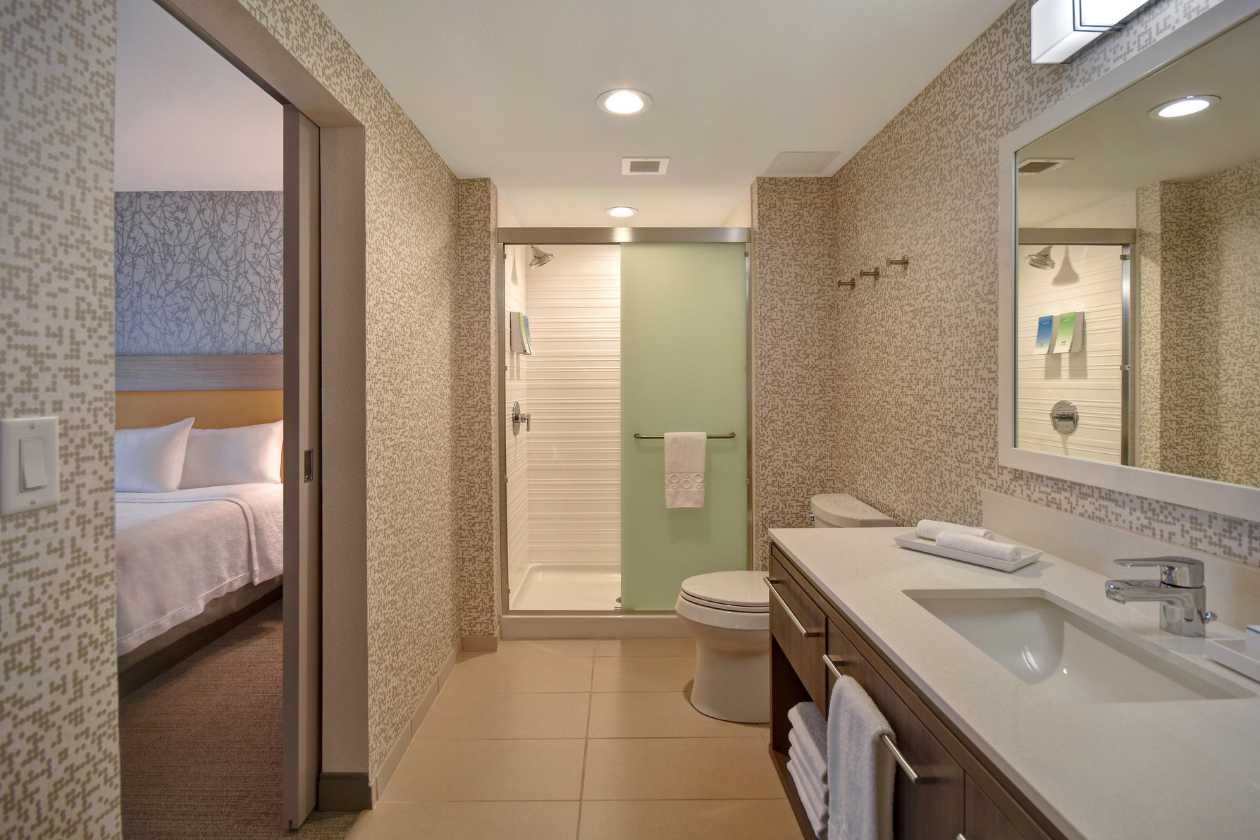 Home2 Suites by Hilton Eau Claire South Room Type - 1 KING ACC TUB STE NONSMOK