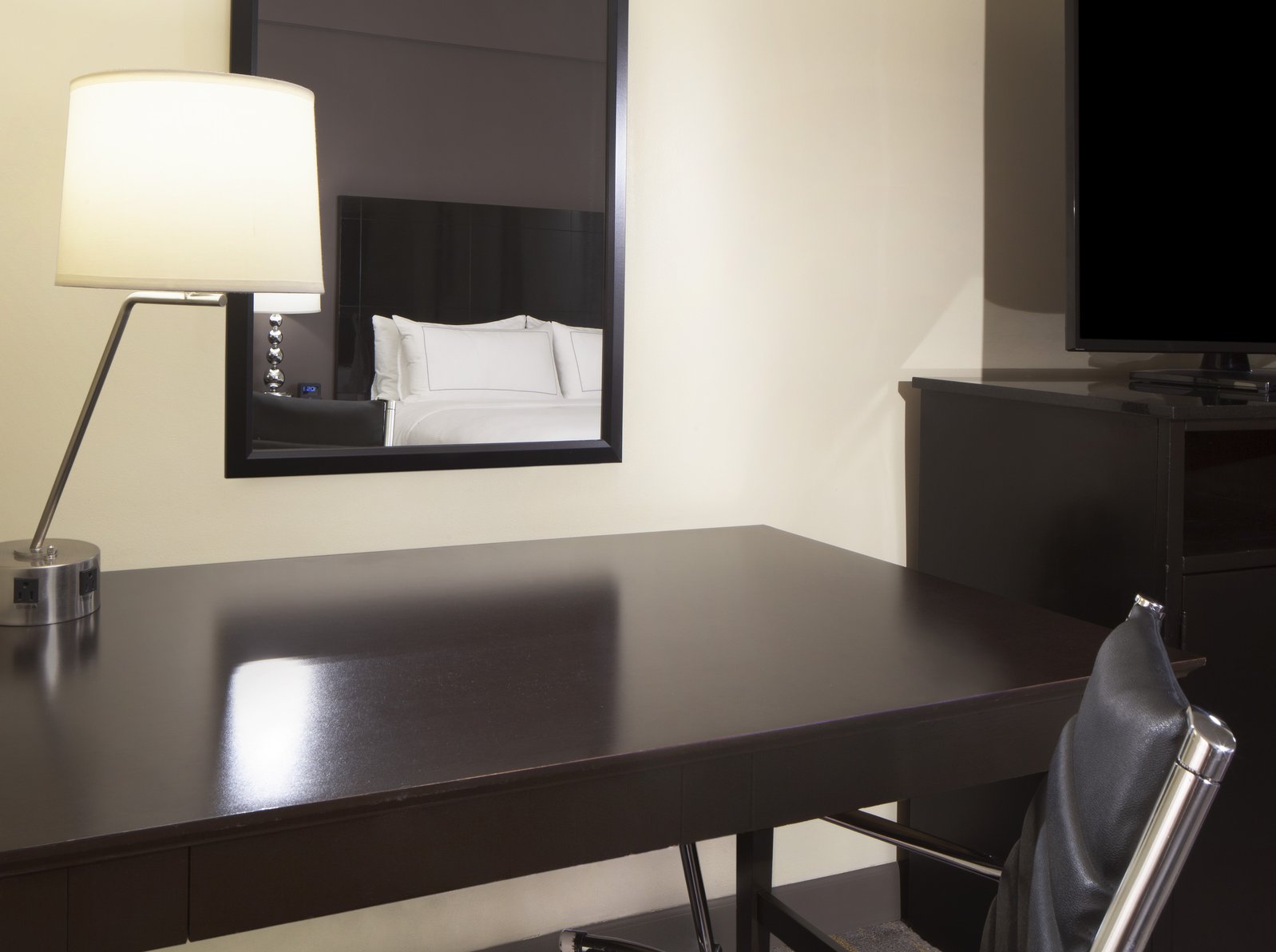 DoubleTree by Hilton El Paso Downtown Room Type - 1 KING 1 BEDROOM SUITE