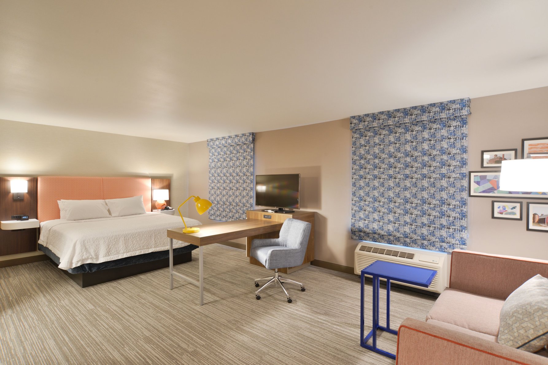 Hampton Inn & Suites by Hilton Menomonie-UW Stout Room Type - 1KN STDO MIC FRIDG WTBR NS