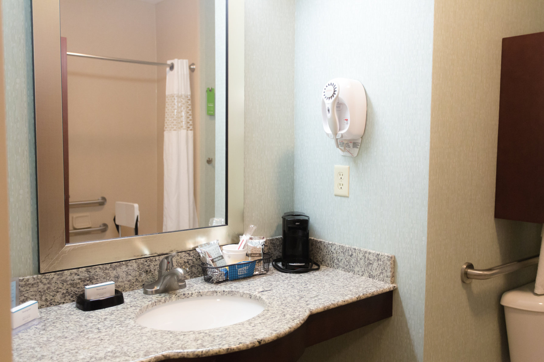 Hampton Inn & Suites by Hilton Middlebury Room Type - 2QN MOB HEARING ACC TUB NS