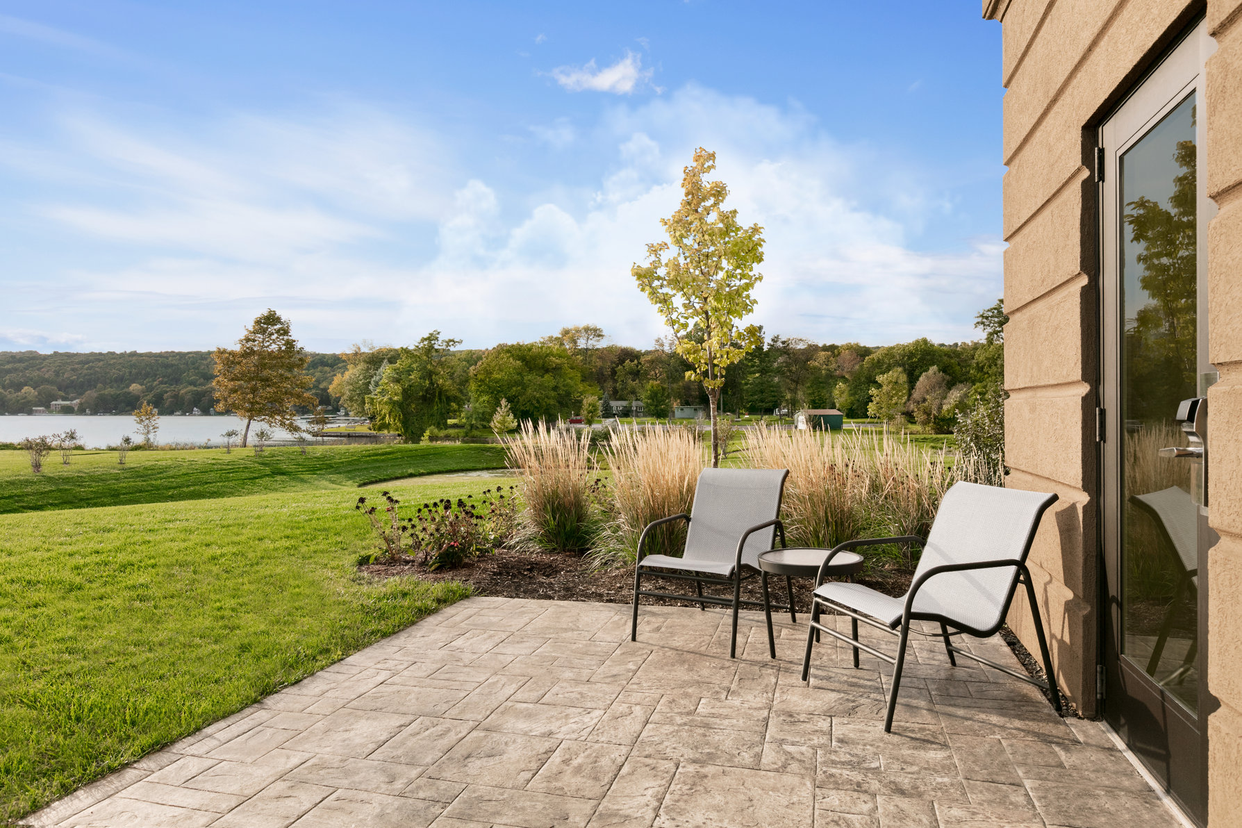 Hampton Inn by Hilton Penn Yan Room Type - 1 KING STDO W PATIO NS