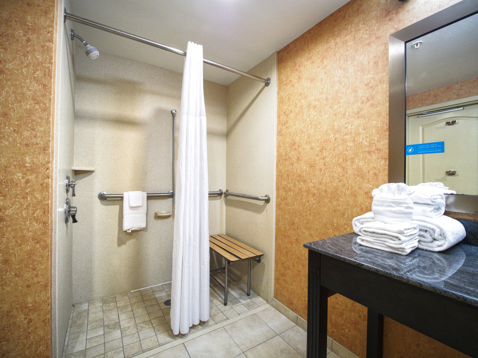 Hampton Inn & Suites Elk City, OK Room Type - 1KN MOB HEA ACC RIS STU NS