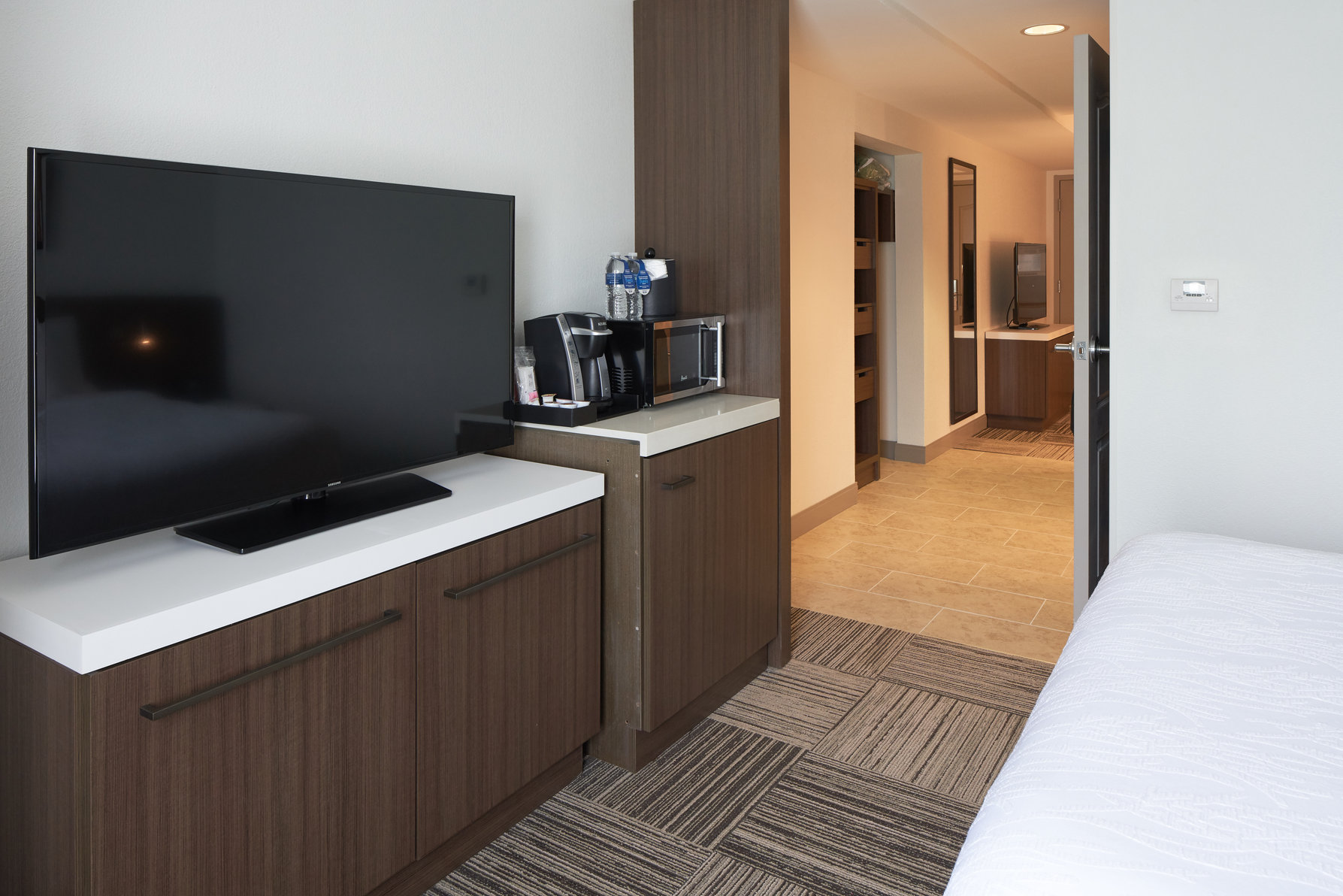 Hilton Garden Inn Evansville Room Type - 1 QN JR STE W TUB HEARING