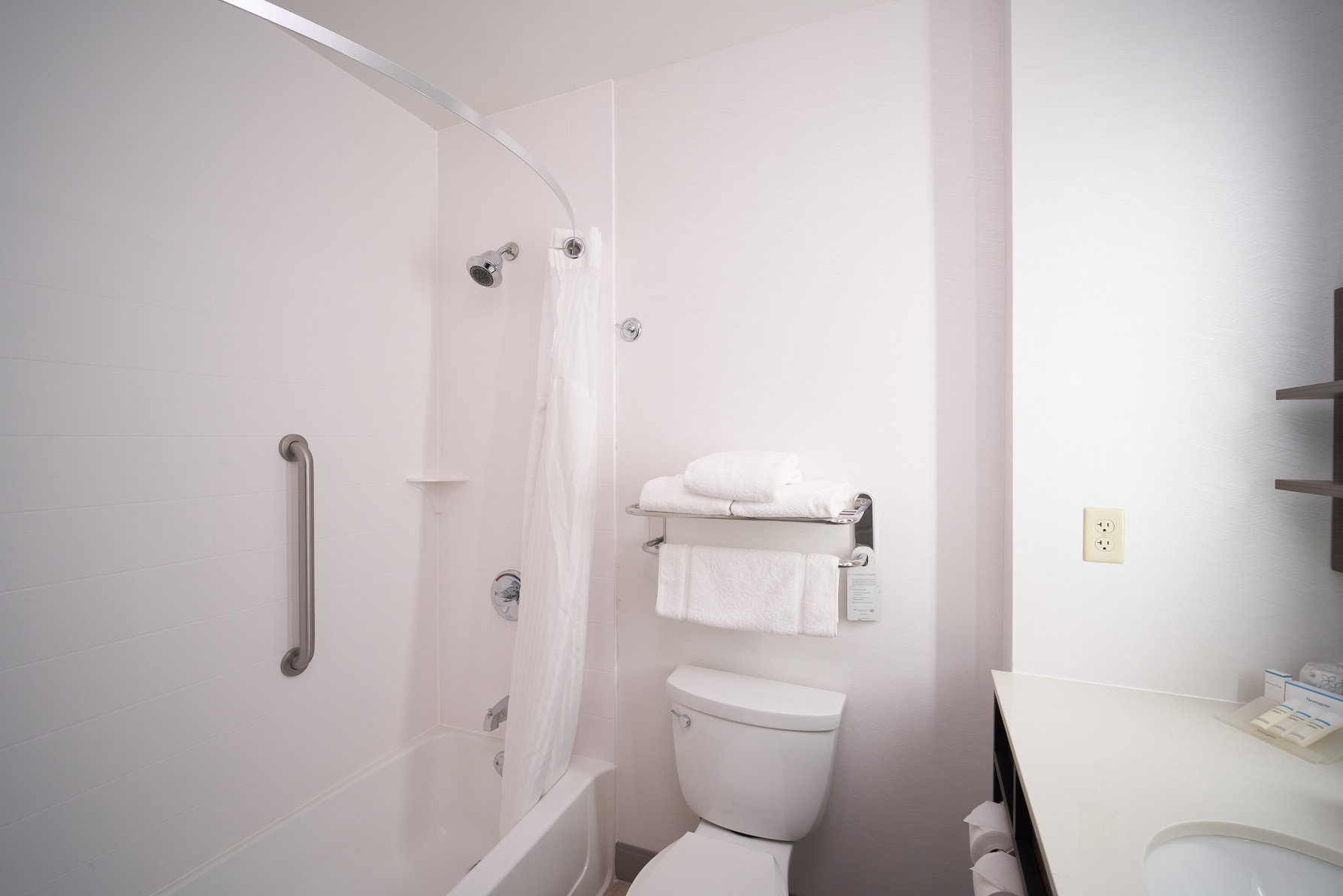 Hilton Garden Inn Evansville Room Type - 1 KING BED JR SUITE