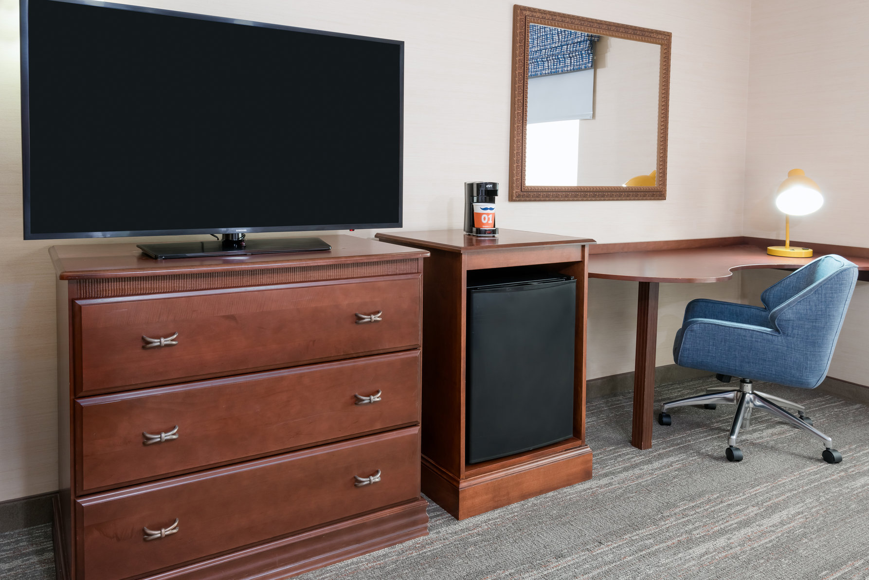 Hampton Inn by Hilton Springfield South Enfield Room Type - 1KG MOB HEAR ACC RI-SHW NS
