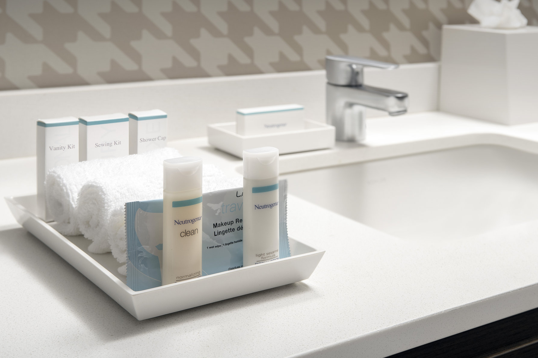 Home2 Suites by Hilton Edison Room Type - 1KING ACC TUB STE NONSMOK