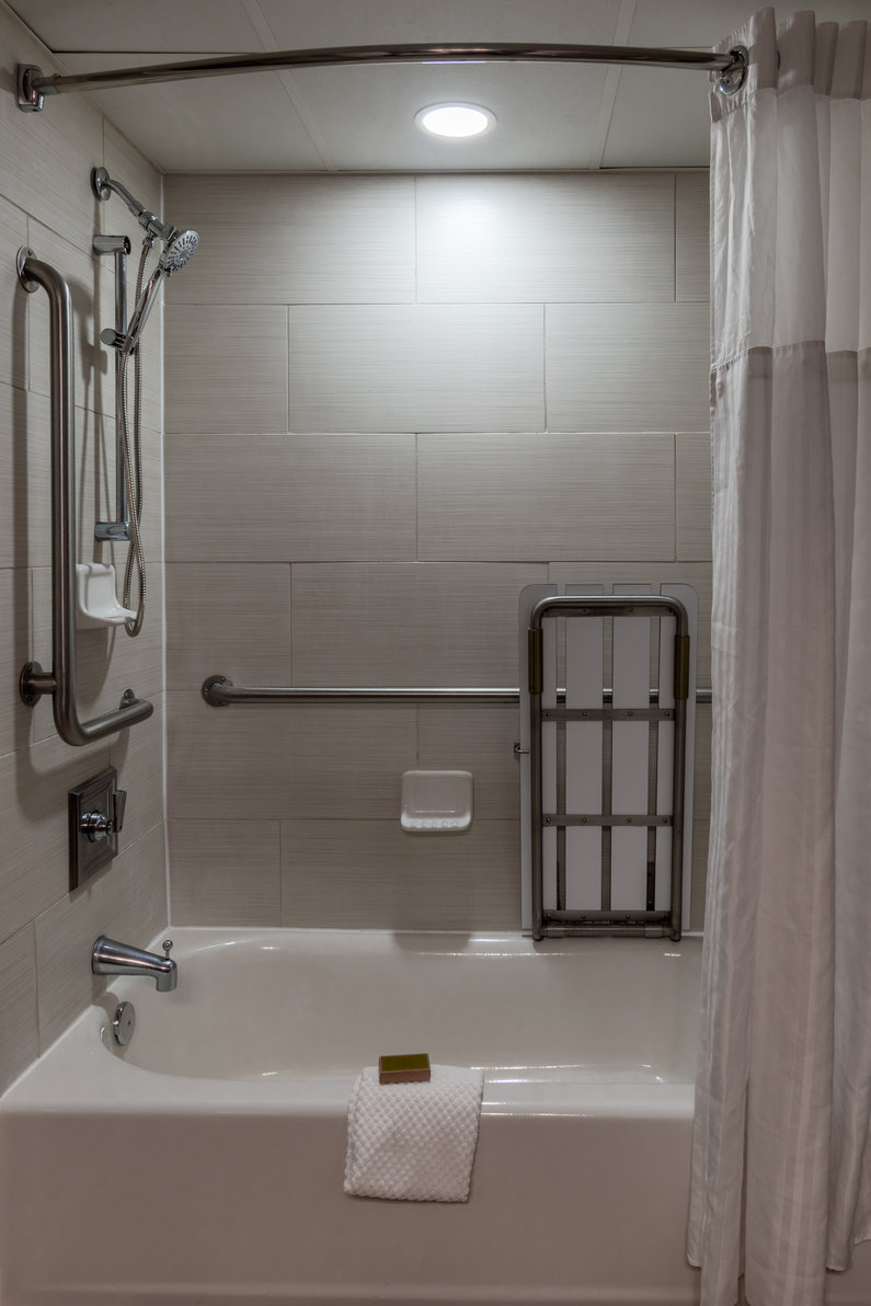DoubleTree by Hilton Hotel New Bern Riverfront Room Type - 1 KING ACC RM W BATHTUB NS
