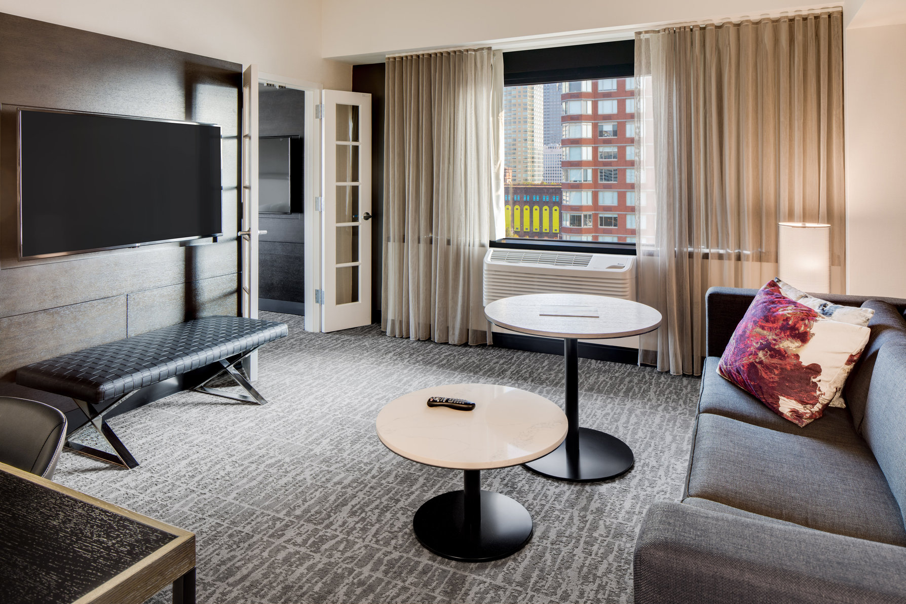 DoubleTree by Hilton Hotel & Suites Jersey City Room Type - 1 K CNR STE NYC VW SOFABED