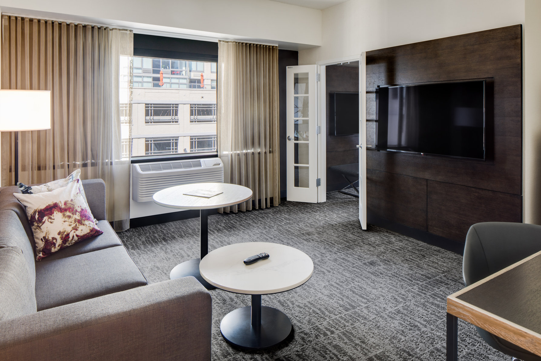DoubleTree by Hilton Hotel & Suites Jersey City Room Type - 2DBL PREM SUITE NYC VIEW