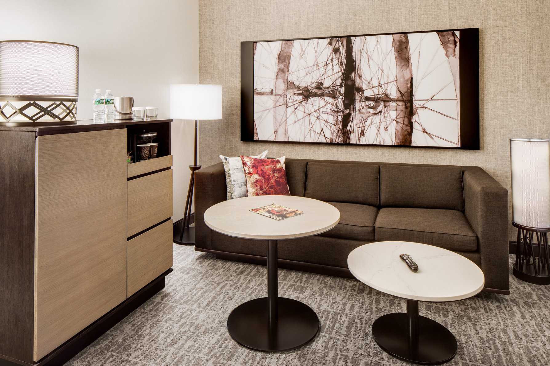 DoubleTree by Hilton Hotel & Suites Jersey City Room Type - 1QN JR STE ACC RISH SOFABD