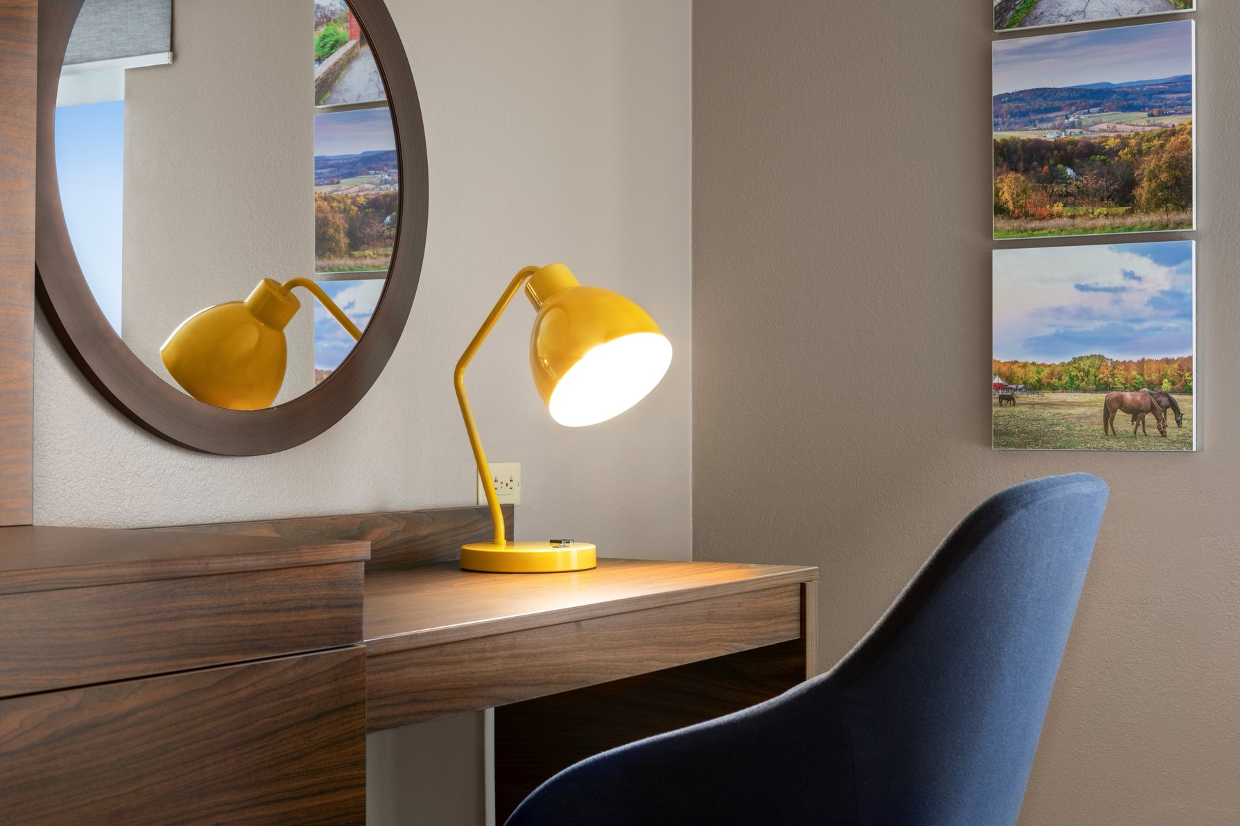 Hampton Inn & Suites Frederick-Fort Detrick Room Type - 1 KNG ACC ROLLIN SHWR NS