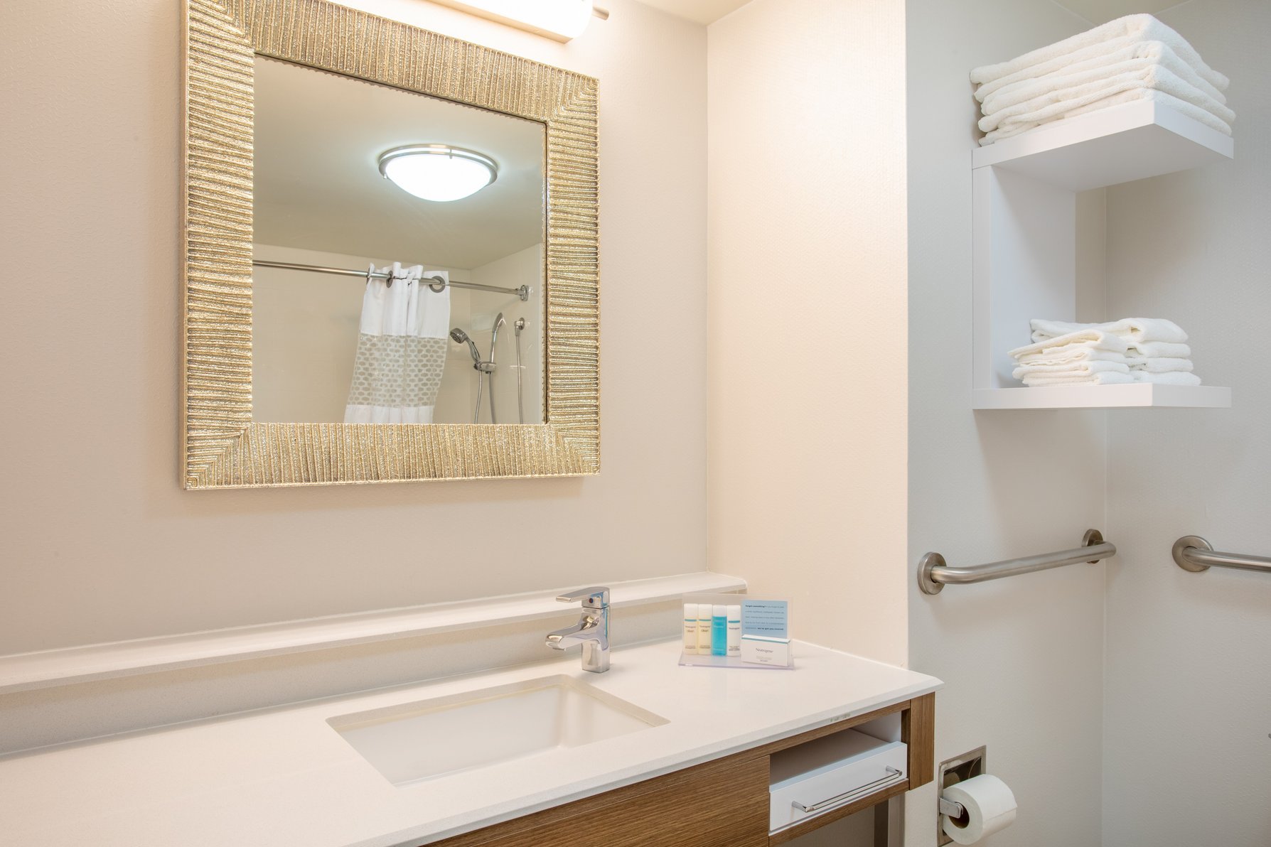 Hampton Inn Fishkill Room Type - 2 DBL ACCESS W RI SHWR NS