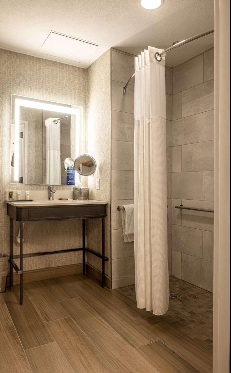 Hilton Austin Airport Room Type - 1KNG MOB HEARNG ACC RI-SHW