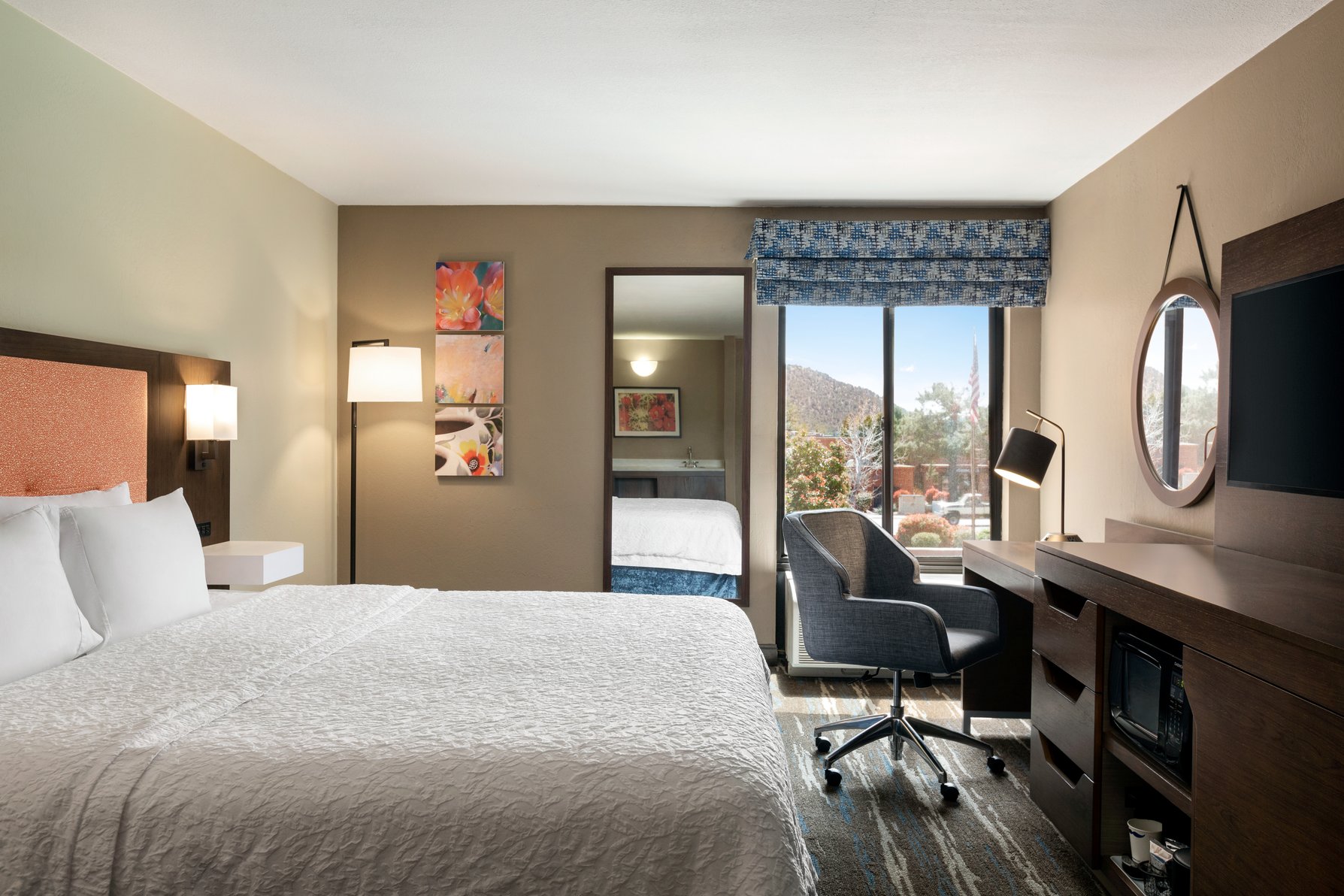 Hampton Inn by Hilton Sedona Room Type - 1 KNG ACCESSIBLE TUB NS