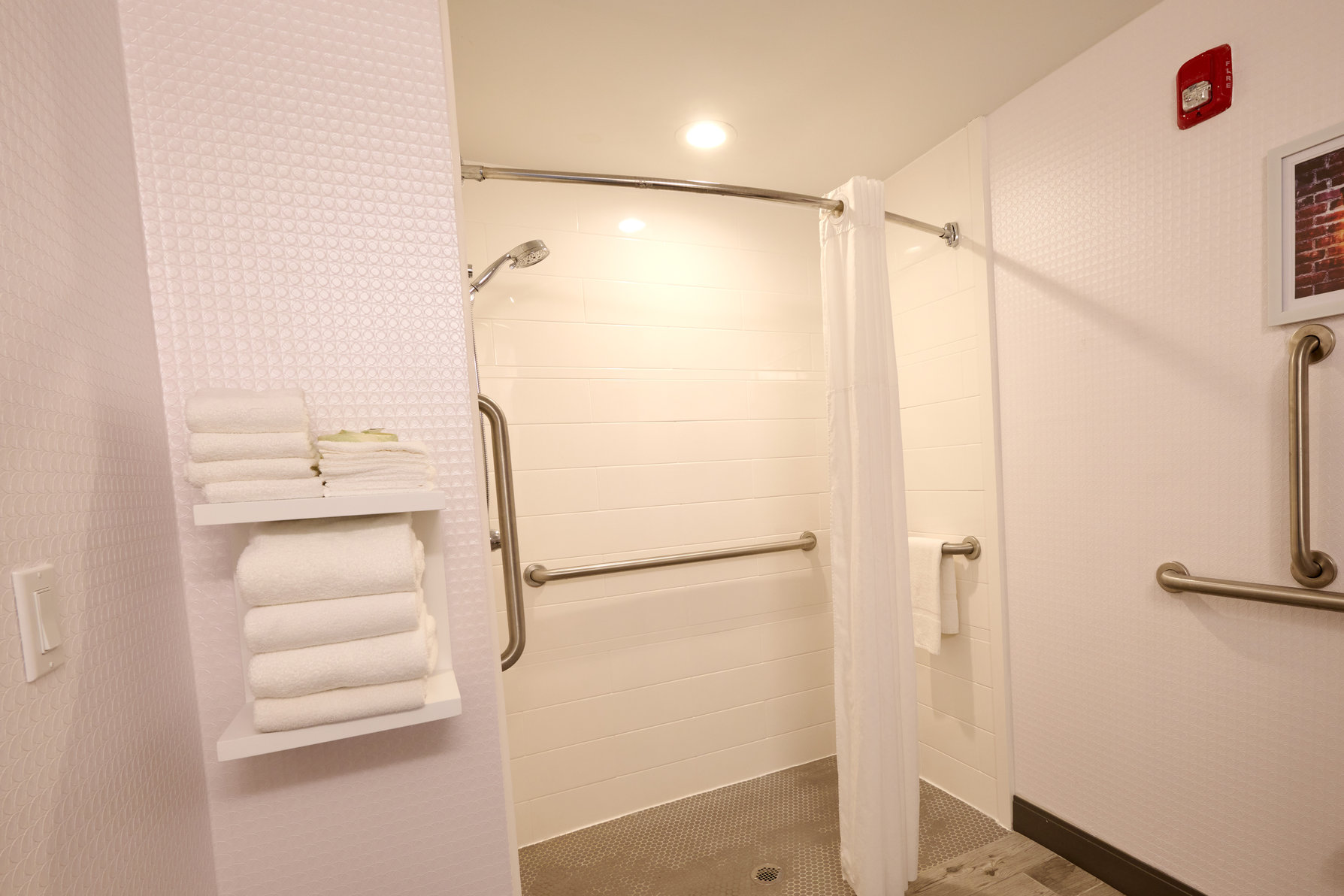 Hampton Inn Flemington Room Type - 1 KNG ACC ROLLIN SHWR NS