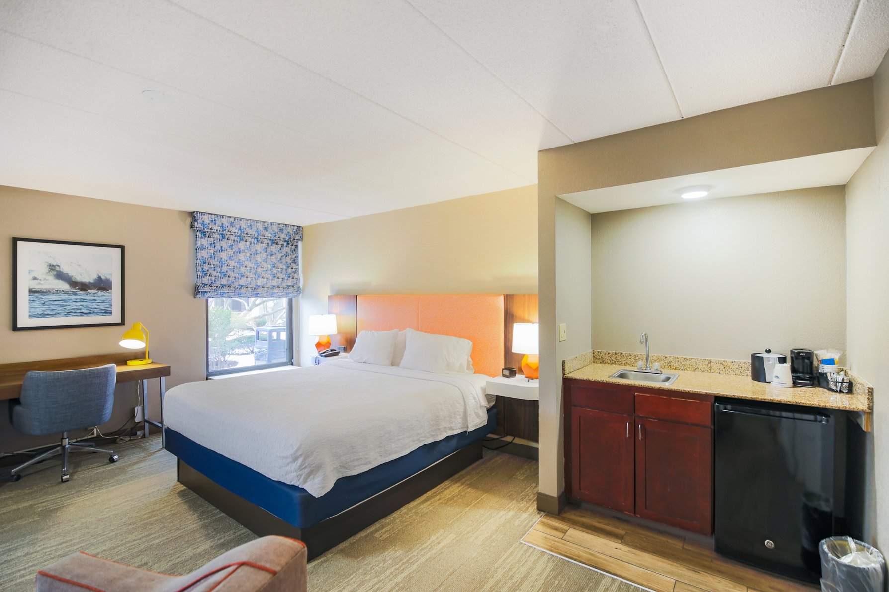 Hampton Inn by Hilton Fall River/Westport Room Type - 1 KING JR SUITE