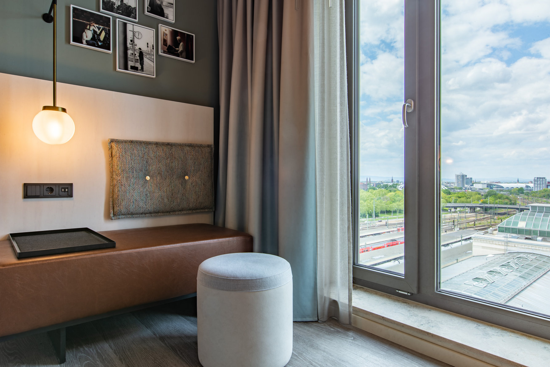 Hilton Garden Inn Mannheim Room Type - KING DELUXE ROOM