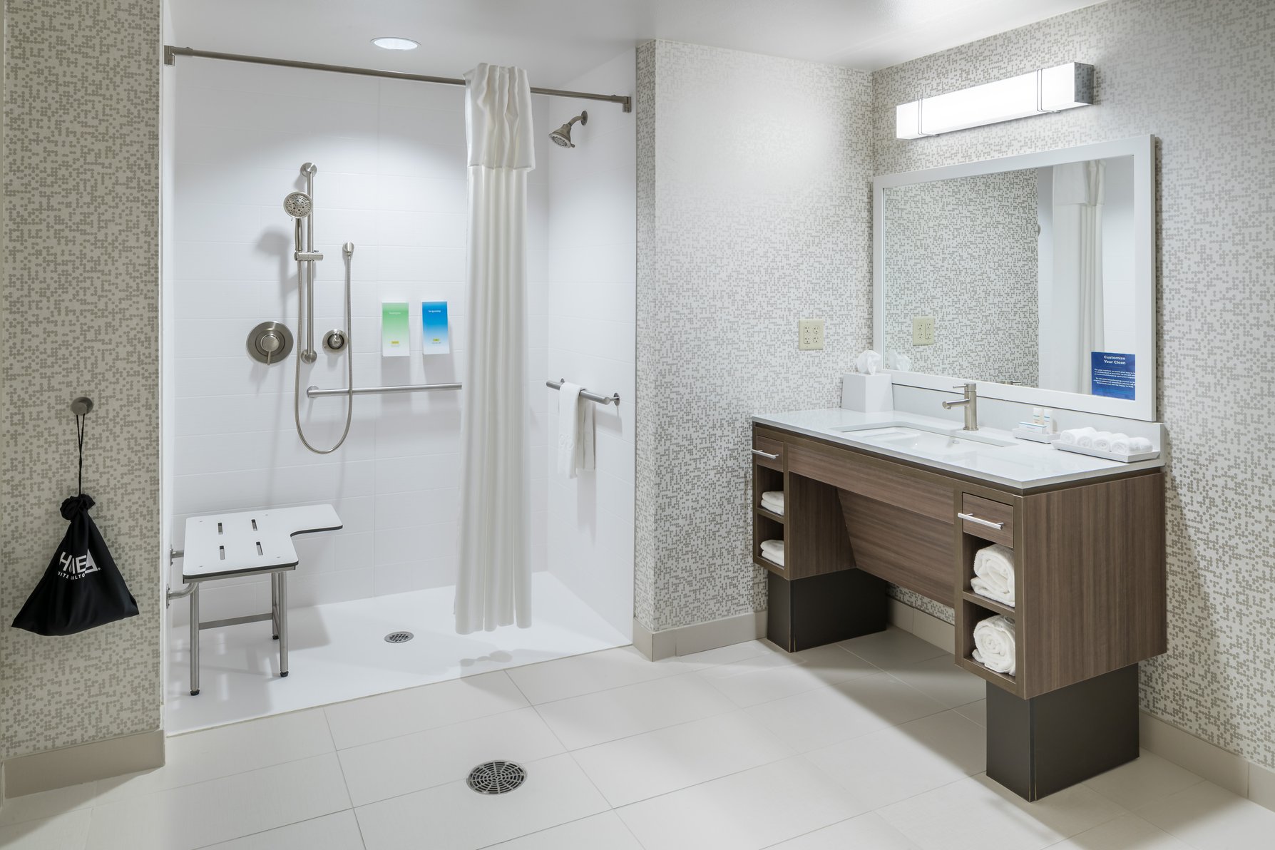 Home2 Suites by Hilton Fort Worth Cultural District Room Type - 1QN MOB HR RI SHWR SUITE